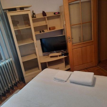 3camere central Iasi Esterno foto