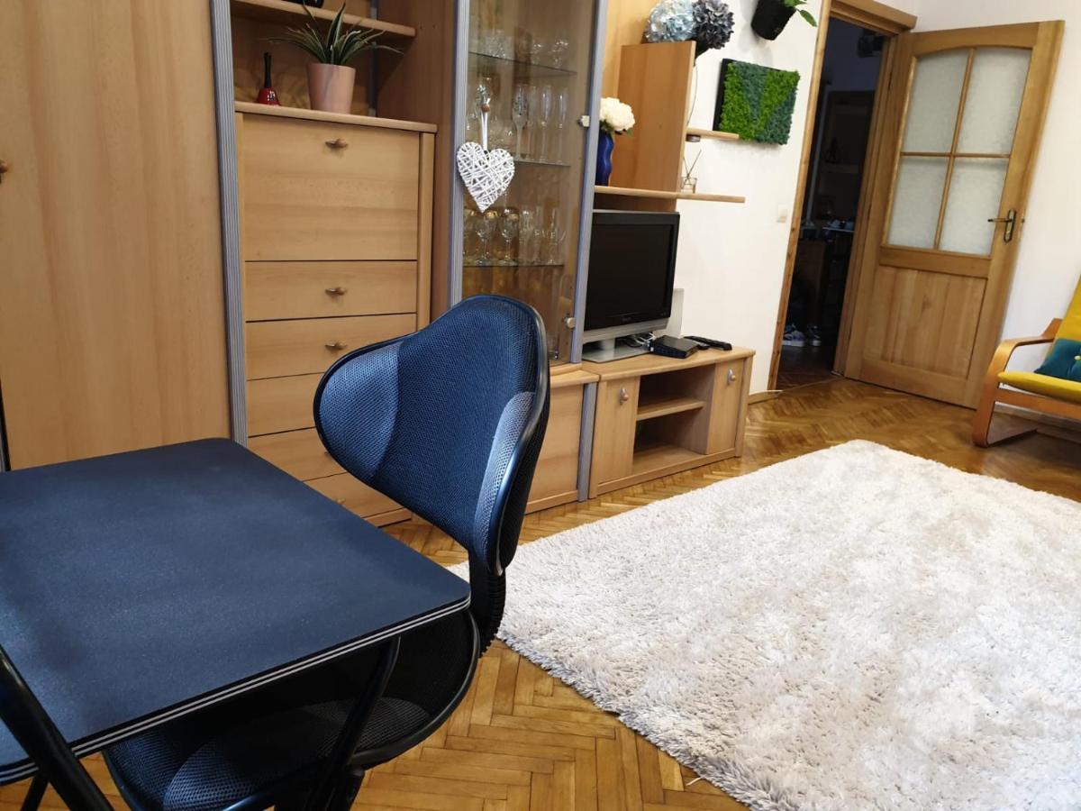 3camere central Iasi Esterno foto
