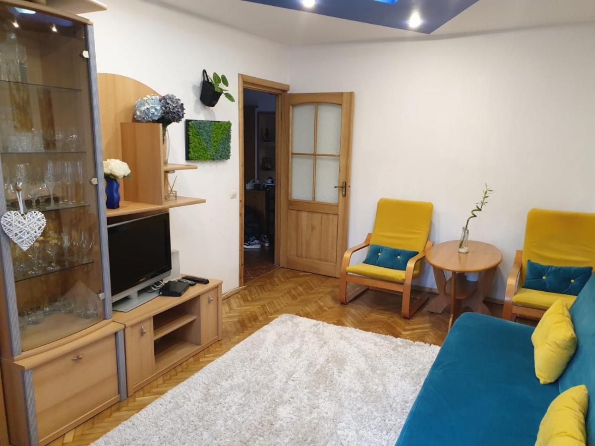3camere central Iasi Esterno foto
