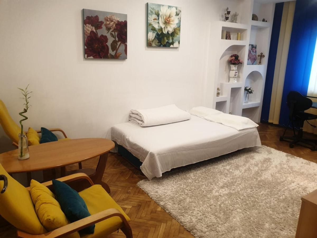 3camere central Iasi Esterno foto