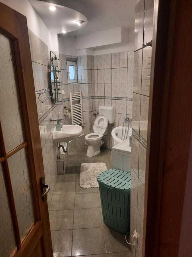 3camere central Iasi Esterno foto